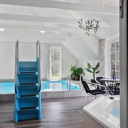 Dom wakacyjny Lovely In With Sauna *